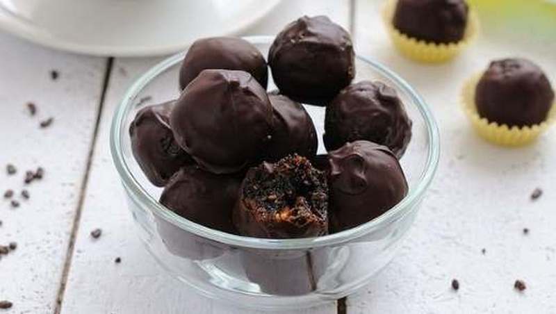 Натуральные конфеты чернослив в шоколаде