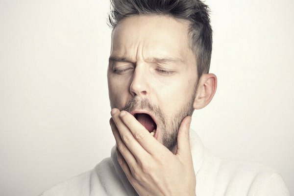 Когда зевота является признаком опасных заболеваний