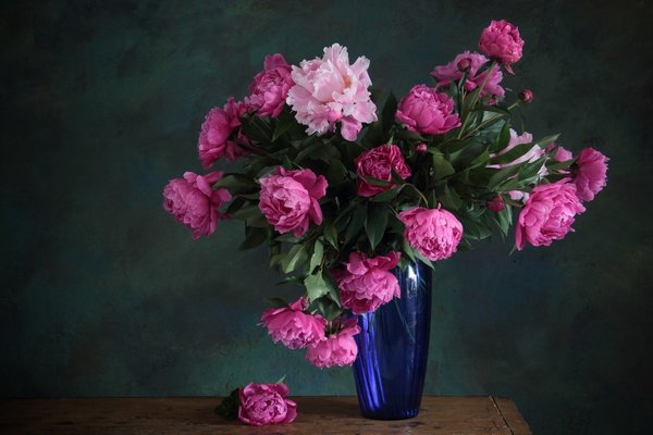 Как сохранить жизнь цветам в вазе: проверенные советы