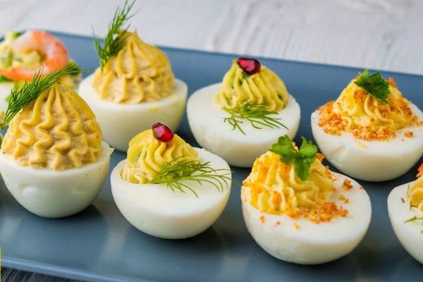 Яйца, фаршированные сардинами