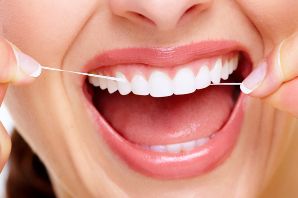 Защита от кариеса: зубная щетка, жевательная резинка, или живица?