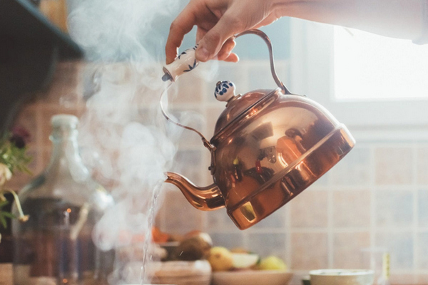 Как очистить чайник от накипи с помощью газировки или соды и не повредить посуду