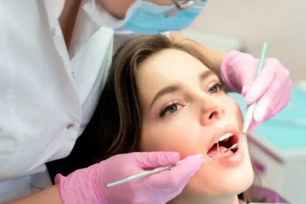 Стоматолог назвала причины повышенной чувствительности зубов