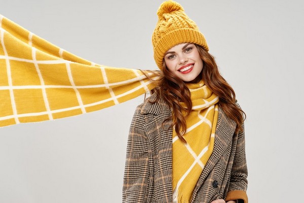 Фантазуємо з зимовими образами: з чим комбінувати теплий шарф?