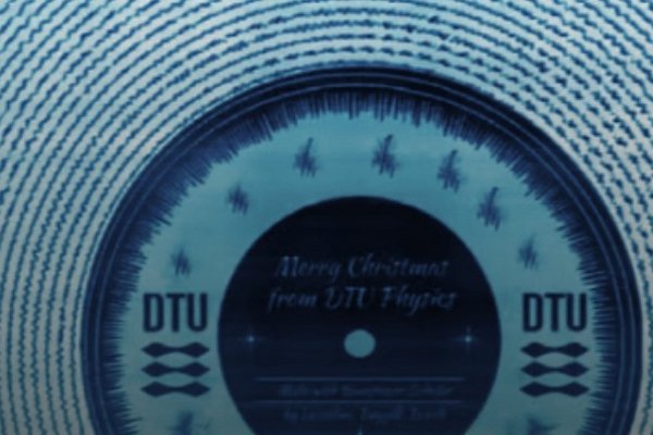 Создана самая крошечная в мире музыкальная пластинка с рождественской песней