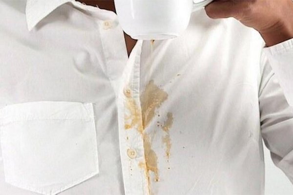 Как легко и эффективно отстирать следы от кофе на одежде