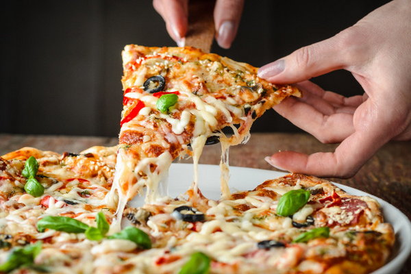 История пиццы: как тонкие лепешки с различной начинкой стали популярны