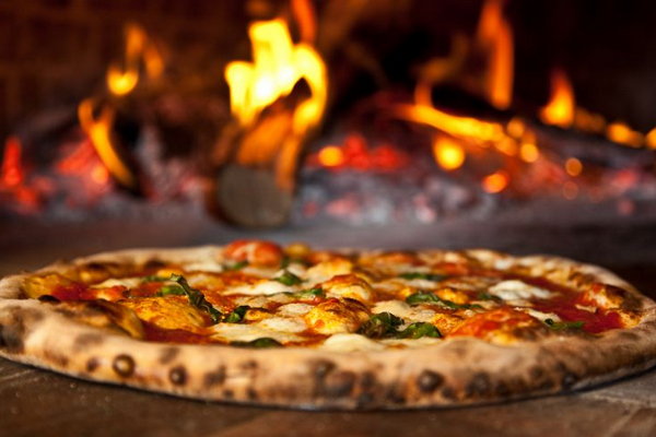 История пиццы: как тонкие лепешки с различной начинкой стали популярными по всему миру