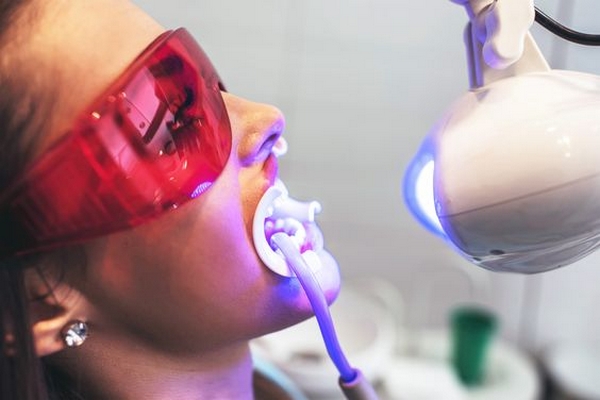 Стоматологічна клініка Smile Lab: особливості та переваги