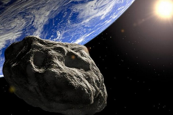 К Земле летит астероид размером с самолет: когда будет ближе всего и что о нем известно
