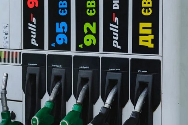 Дизель подешевел почти на 60 копеек: цены на топливо снова снижаются
