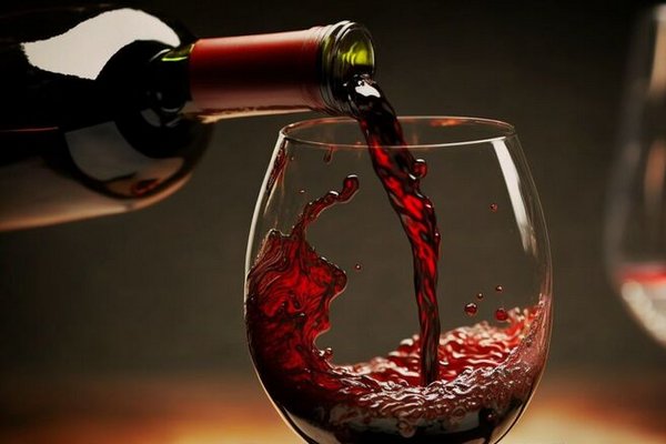 Как открыть бутылку вина без штопора: три совета