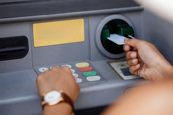 Не оставить мошенникам шанс – как защитить свою платежную карту, советы