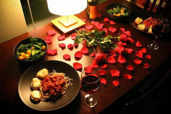 Почему стоит заказать организацию романтического ужина у профессионалов
