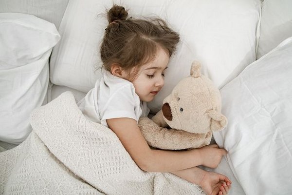 Исследователи выяснили, как потеря всего 40-30 минут сна влияет на здоровье детей