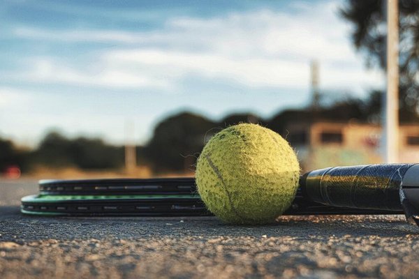 Зачем нужно хранить теннисный мячик в гараже: неизвестный лайфхак