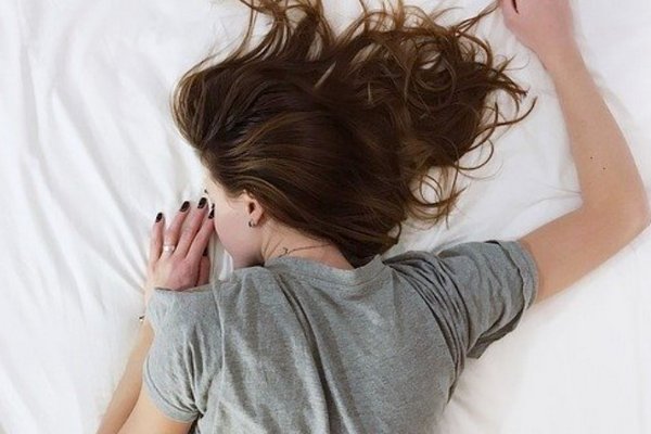 Эксперты рассказали про простой трюк, который поможет улучшить сон и избавит от бессонницы