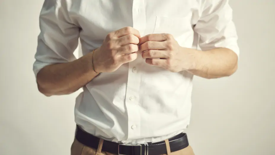 Как постирать мужскую рубашку, чтобы ее легче было гладить: 6 несложных правил