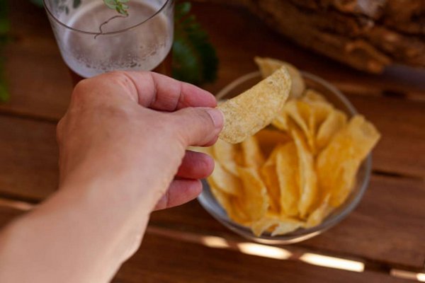 Вред и польза чипсов: сколько можно съедать в день