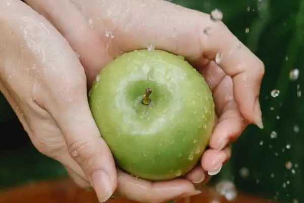 Почему нужно мыть фрукты: ответ вас удивит