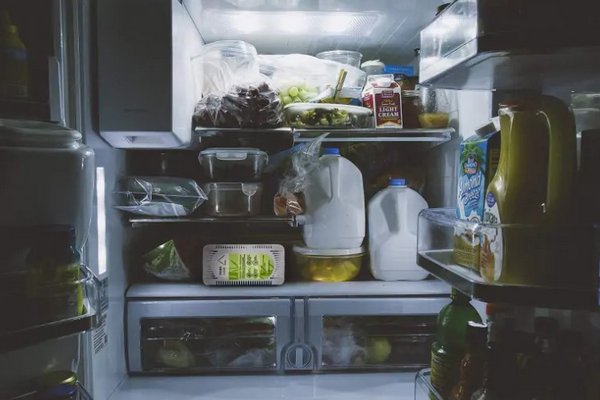 На случай блэкаута: как сохранить продукты в холодильнике, если свет отключат надолго