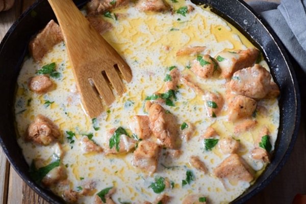 Куриное филе в сливочном соусе: легкий рецепт для быстрого ужина