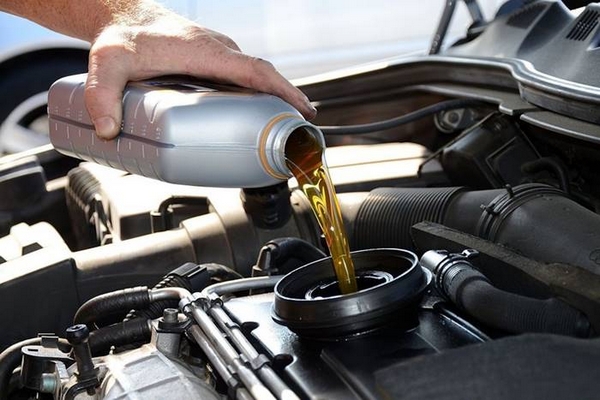 Як правильно вибирати якісну моторну олію?