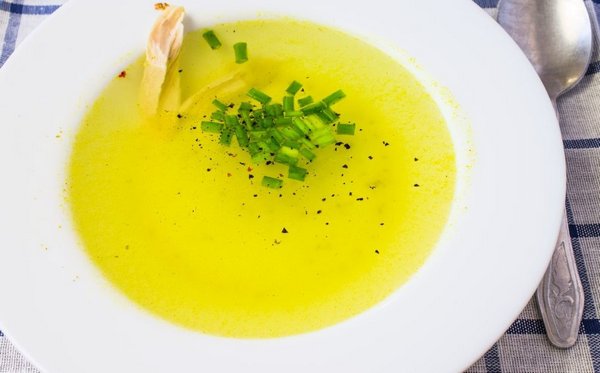 Острый лимонно-имбирный куриный суп: отличный рецепт для холодной погоды