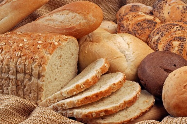 Неожиданный лайфхак – что нужно положить в хлебницу, чтобы хлеб не черствел целую неделю