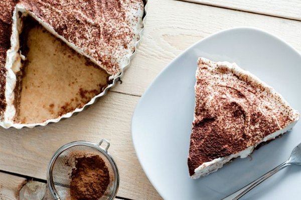Этот рецепт вам захочется повторить: необычный и очень вкусный торт без выпечки за 5 минут