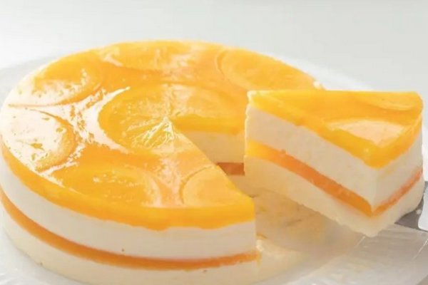 Еще один вариант классической выпечки: вкусный чизкейк под апельсиновым желе