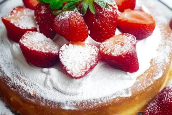Бисквит с клубникой: нежный и ароматный десерт, который растопит любое сердце
