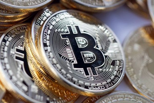 Биткойн берет новую высоту: преодолен психологический рубеж в 100 000 долларов Биткойн берет новую высоту: преодолен психологический рубеж в 100 000 долларов