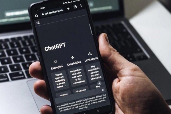 ChatGPT небезопасен: 5 вещей, которые нельзя говорить чат-боту с ИИ