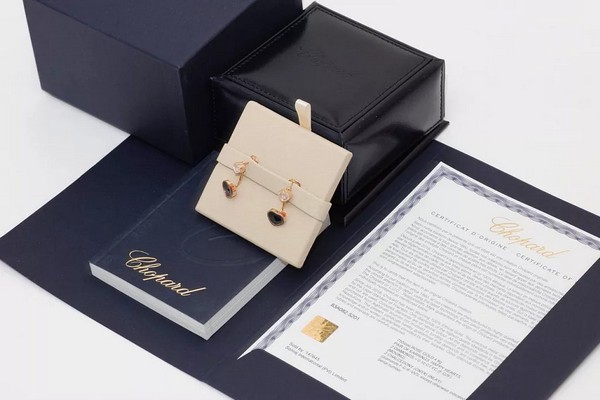 Серёжки в форме сердца — как носить, с чем сочетать и стоит ли покупать