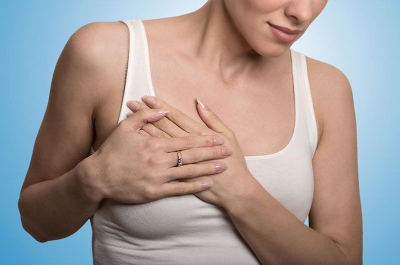 Боль под грудью-не значит рак