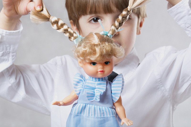 «SOS! Мой сын играет в куклы!»: нужно ли делить игрушки по гендерному признаку?