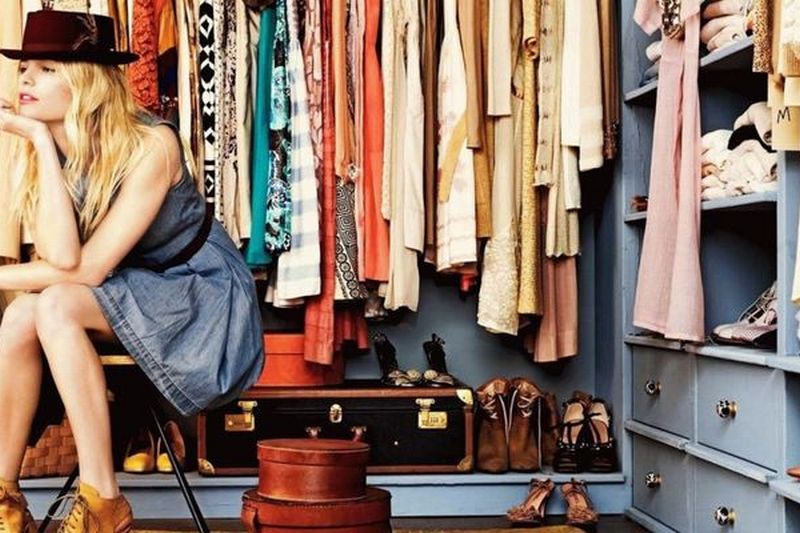 Исследователи определили самую дешевую вещь в женском гардеробе