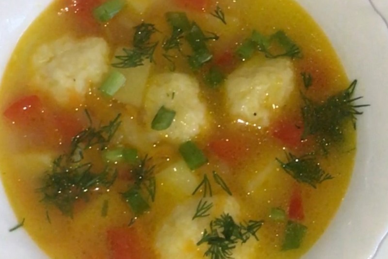 Рецепт дня: Ароматный овощной супчик с сырными шариками