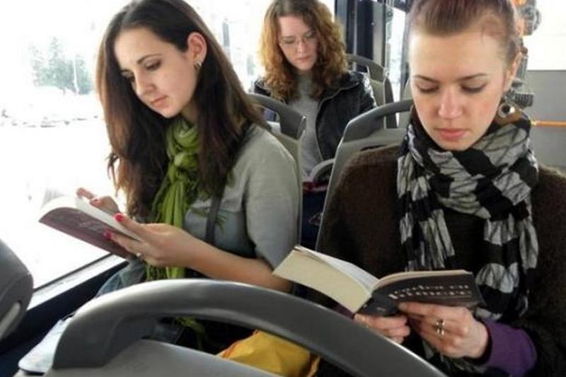 Почему в транспорте нельзя читать книги и смотреть видео со смартфона