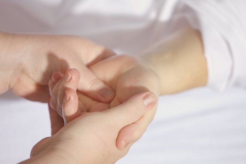 Почему болят руки: 3 причины возникновения артроза