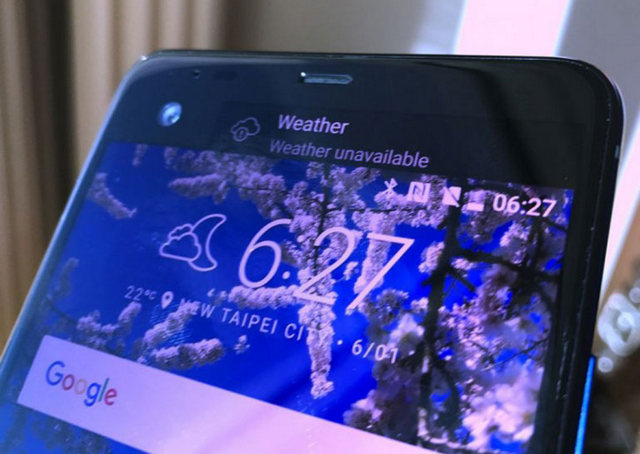 Завтра HTC представит смартфон U Ultra с дополнительным дисплеем, размещённым над основным экраном