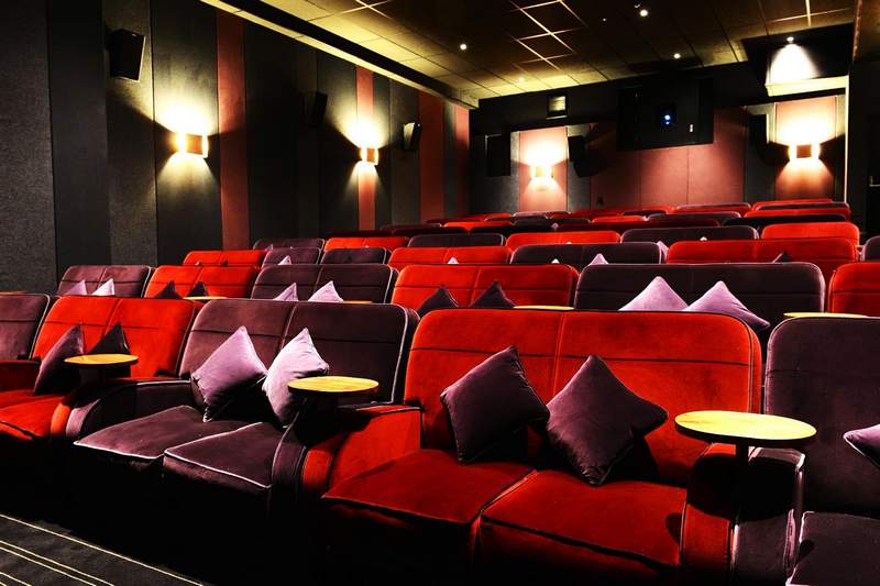 Кинотеатр. Как находить свободные места