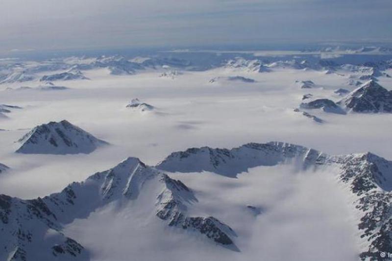 Ученые зарегистрировали тысячи загадочных толчков во льдах Антарктиды