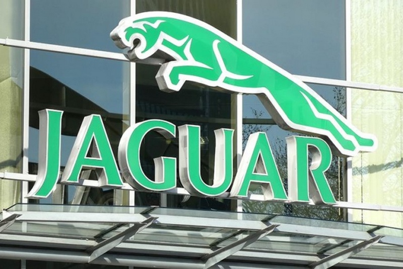 Jaguar придумал название нового флагманского кроссовера