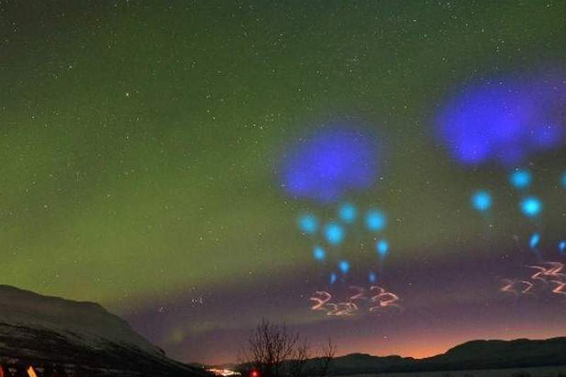 В небе над скандинавскими странами распылили светящиеся частицы