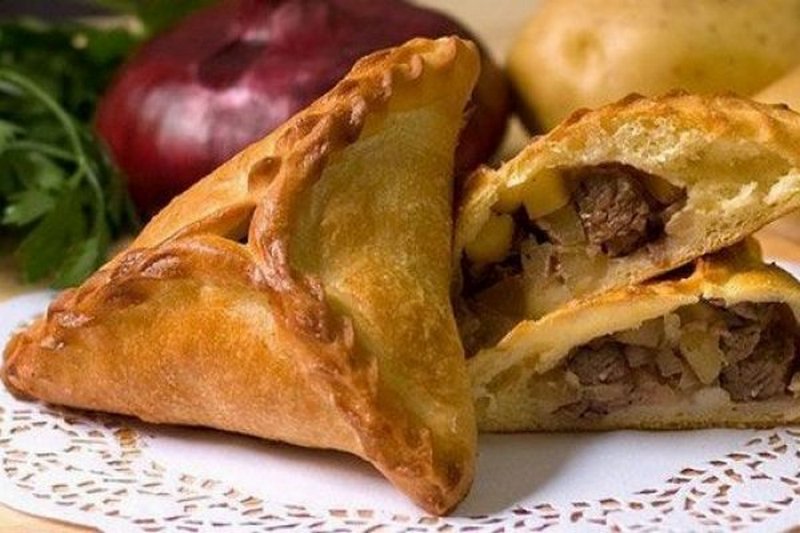 Некоторые блюда татарской праздничной кухни: Эчпочмак