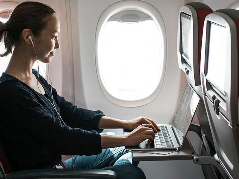 От посадки до высадки: украинцы смогут пользоваться интернетом во время перелетов