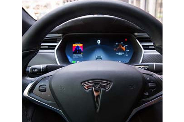 Tesla вернула функцию «Автопилот» новому владельцу подержанной Model S