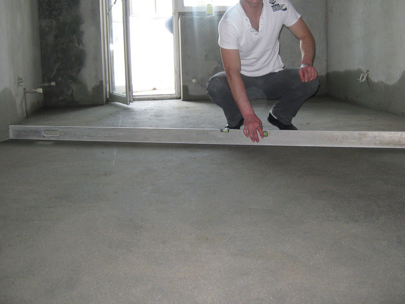 Подготовка цементного пола под укладку плитки